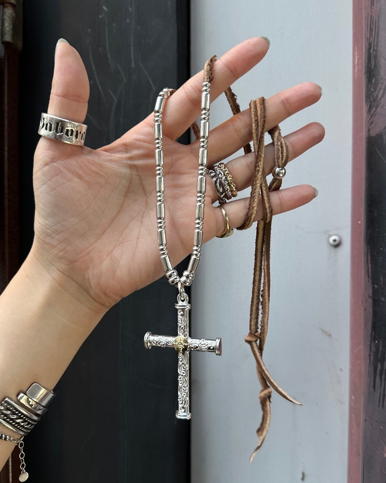 【FIRST ARROW’s ファーストアローズ】P-062 K18付 カラ草彫り甲丸クロス(L)