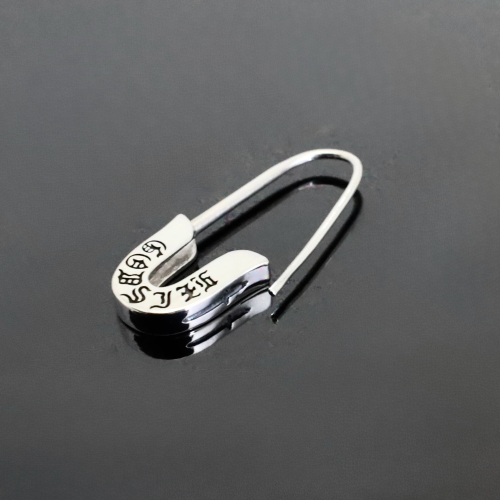2026AW先行予約【GODSIZE ゴッドサイズ】GS-ER-010 GOTHIC CROSS ENGRAVED SAFETY PIN EARRING / ゴシッククロスセーフティピンピアス