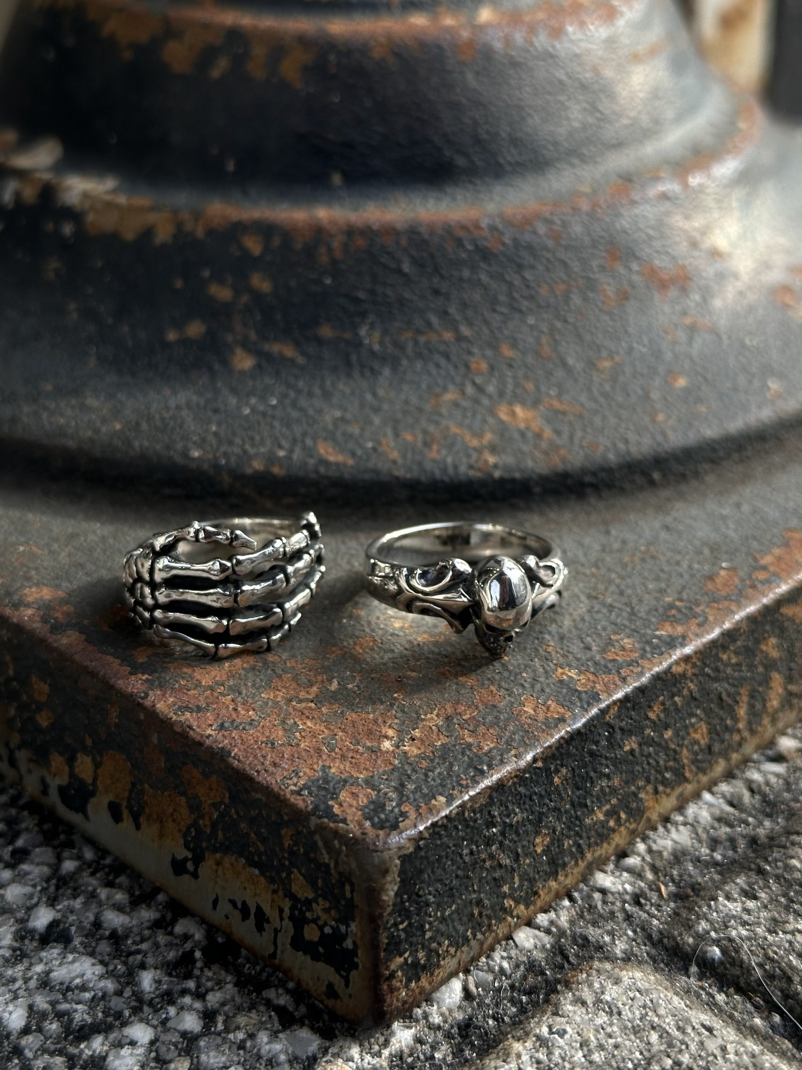 ヴィンテージ風　牛革 レザー彫刻デザイン トレイ 金属リング付き CRAZY PIG DESIGNS クレイジーピッグデザインズ】NO.1017 ONE SKULL