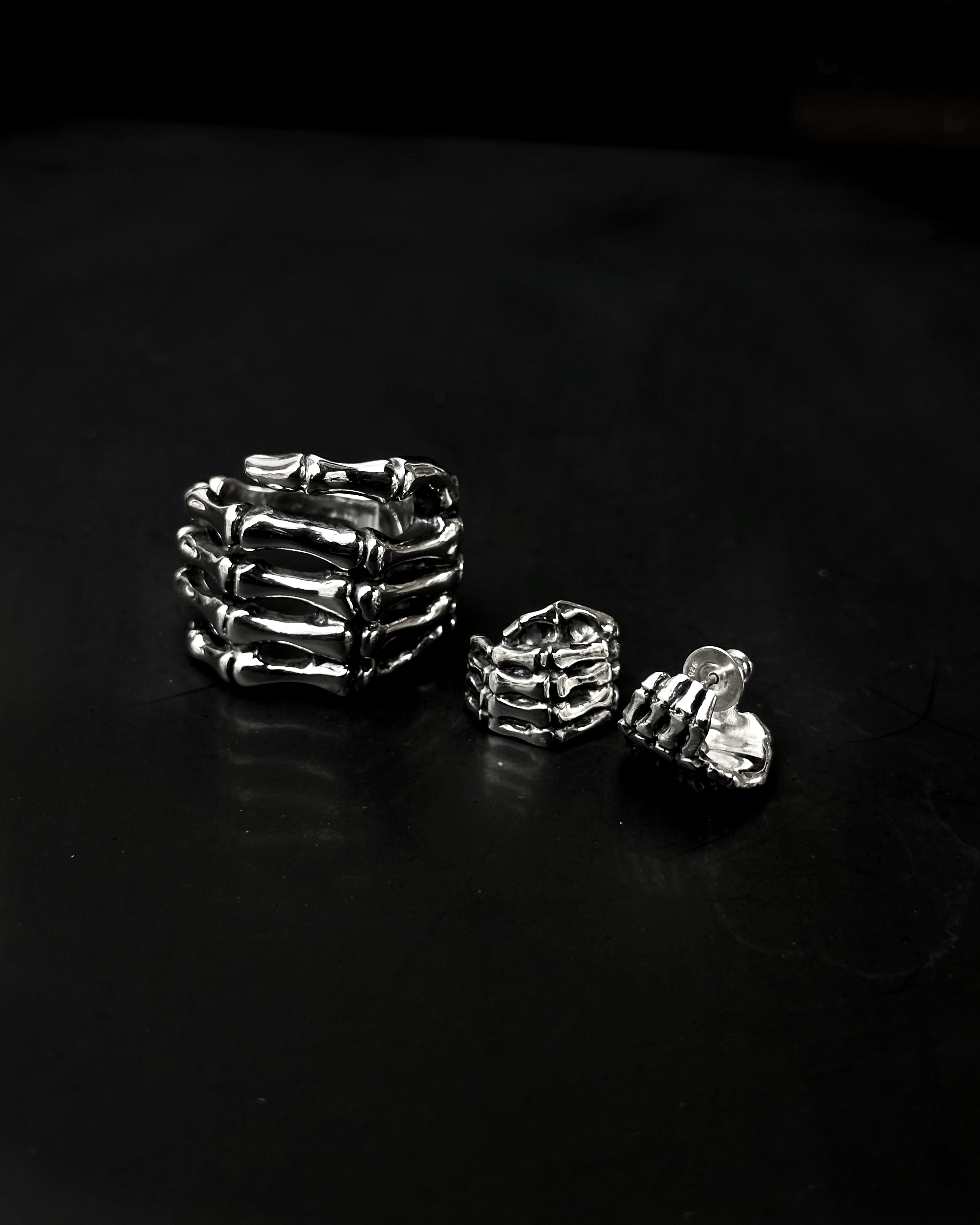 クレイジーピッグ　BONE HAND STUD EARRING シルバー925 CRAZY PIG DESIGNS クレイジーピッグデザインズ】NO.1217 BONE HAND