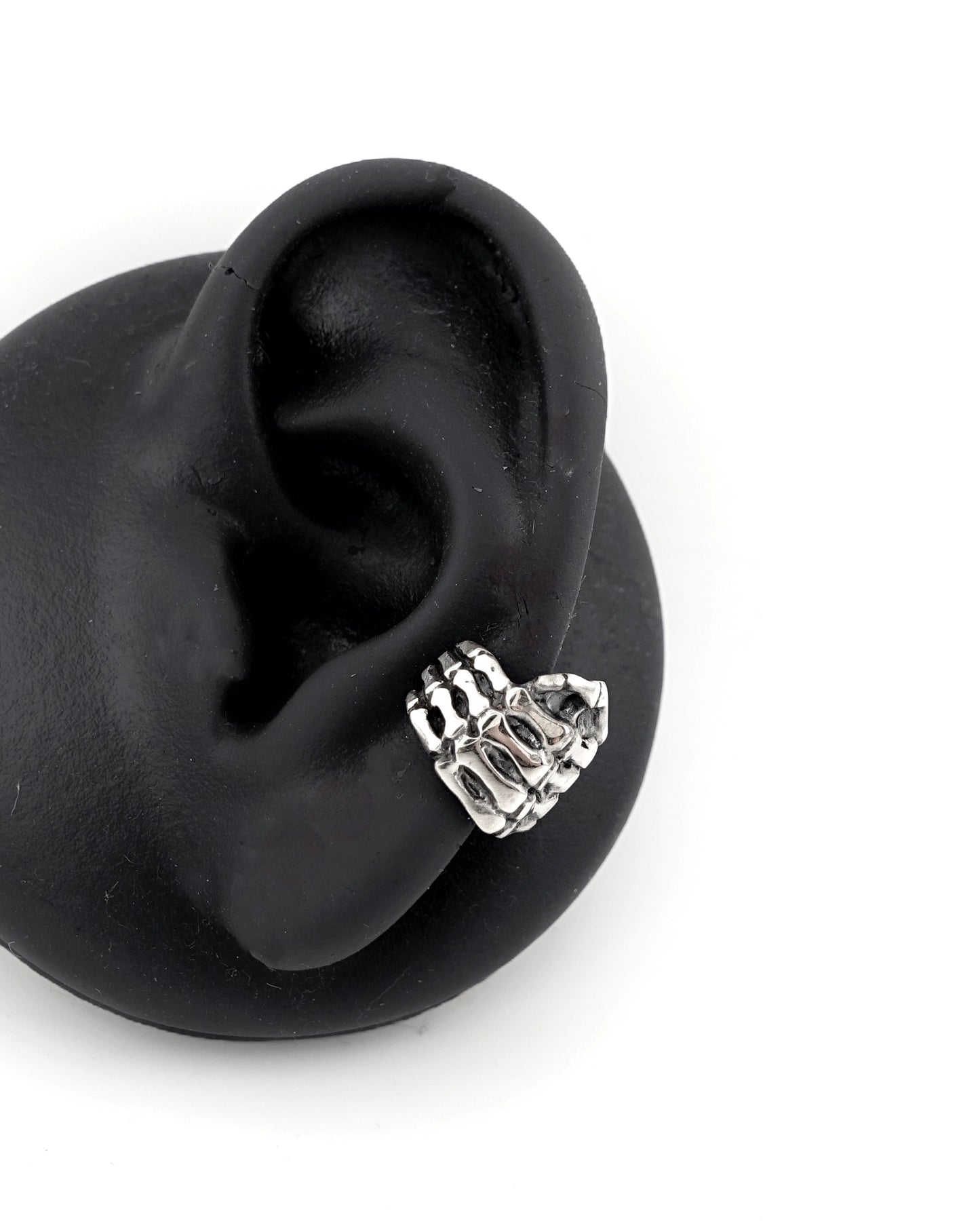 【CRAZY PIG DESIGNS クレイジーピッグデザインズ】NO.1217 BONE HAND STUD EARRING