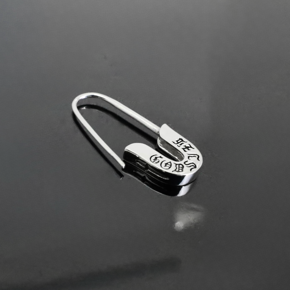 2026AW先行予約【GODSIZE ゴッドサイズ】GS-ER-010 GOTHIC CROSS ENGRAVED SAFETY PIN EARRING / ゴシッククロスセーフティピンピアス
