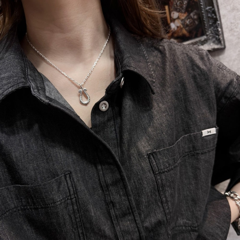 【FIRST ARROW'S】P-861 Arabesque Carved Horseshoe Pendant (M)