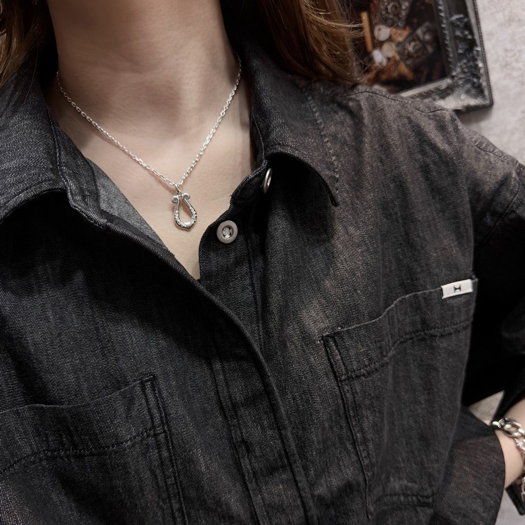 【FIRST ARROW’s ファーストアローズ】P-861 カラ草彫り Horseshoe Pendant(M)