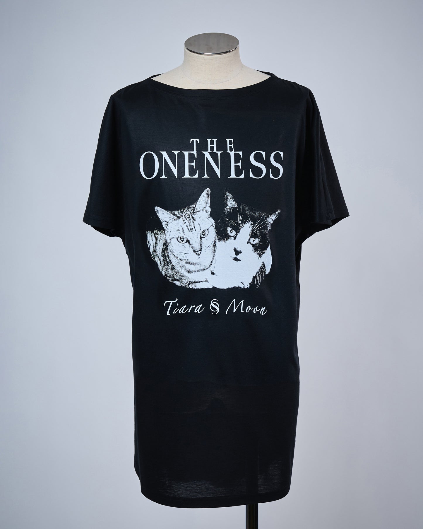 Pre-order available: THE ONENESS OI-HT30-051 Tiara&Muu French Sleeve T-Shirt (2 colors)