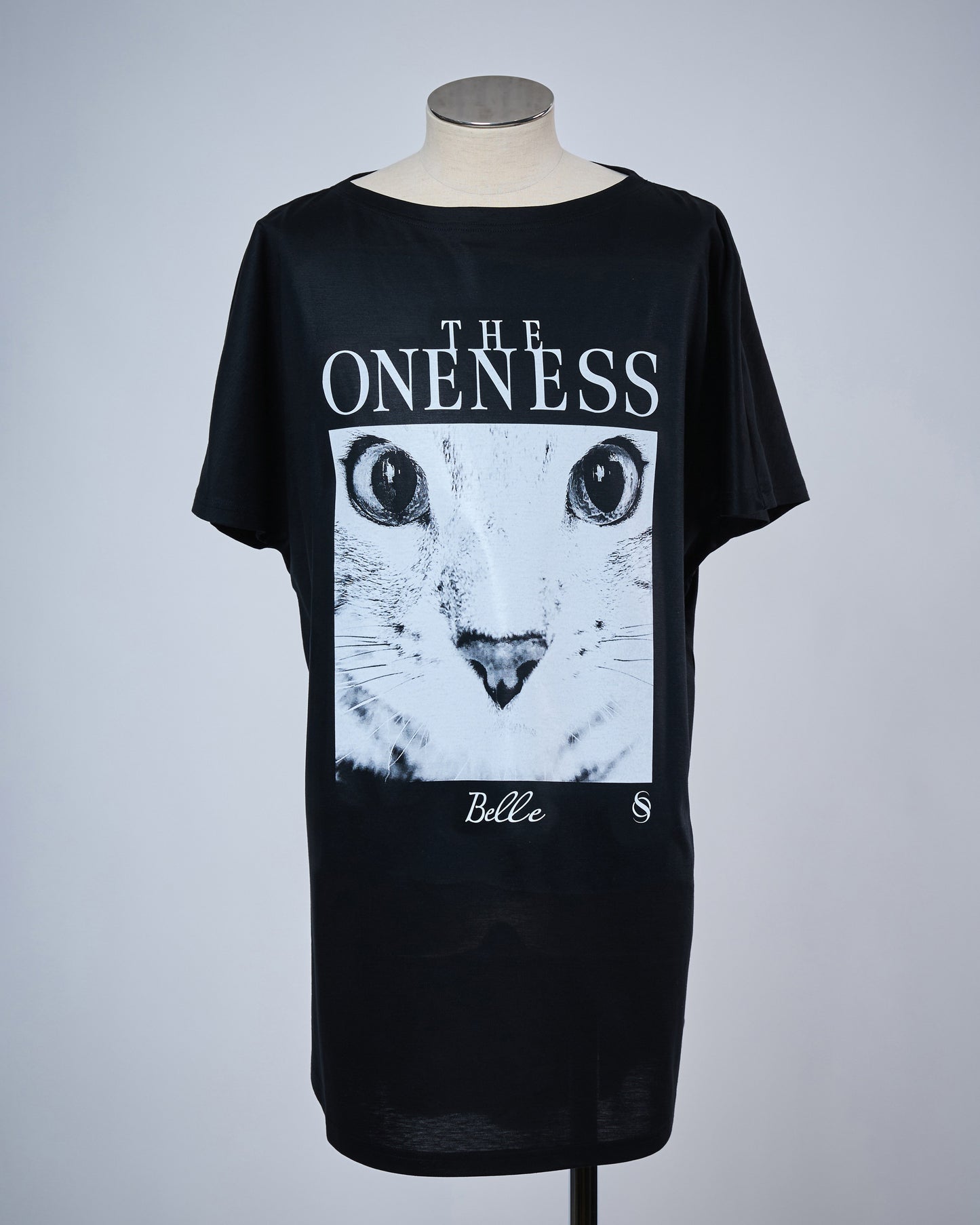 Pre-order available for THE ONENESS OI-HT30-051 Belle French Sleeve T-Shirt (2 colors available).
