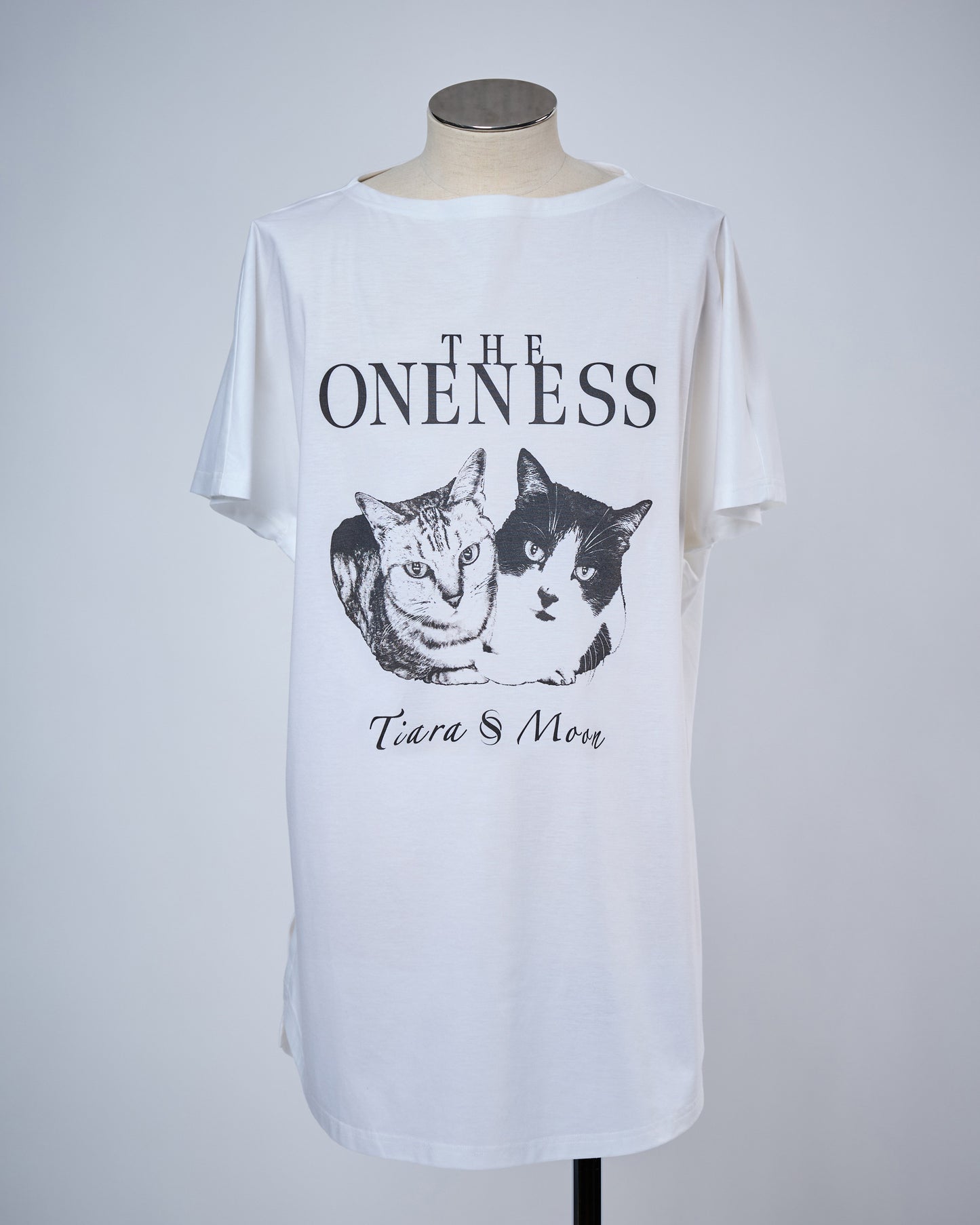 Pre-order available: THE ONENESS OI-HT30-051 Tiara&Muu French Sleeve T-Shirt (2 colors)